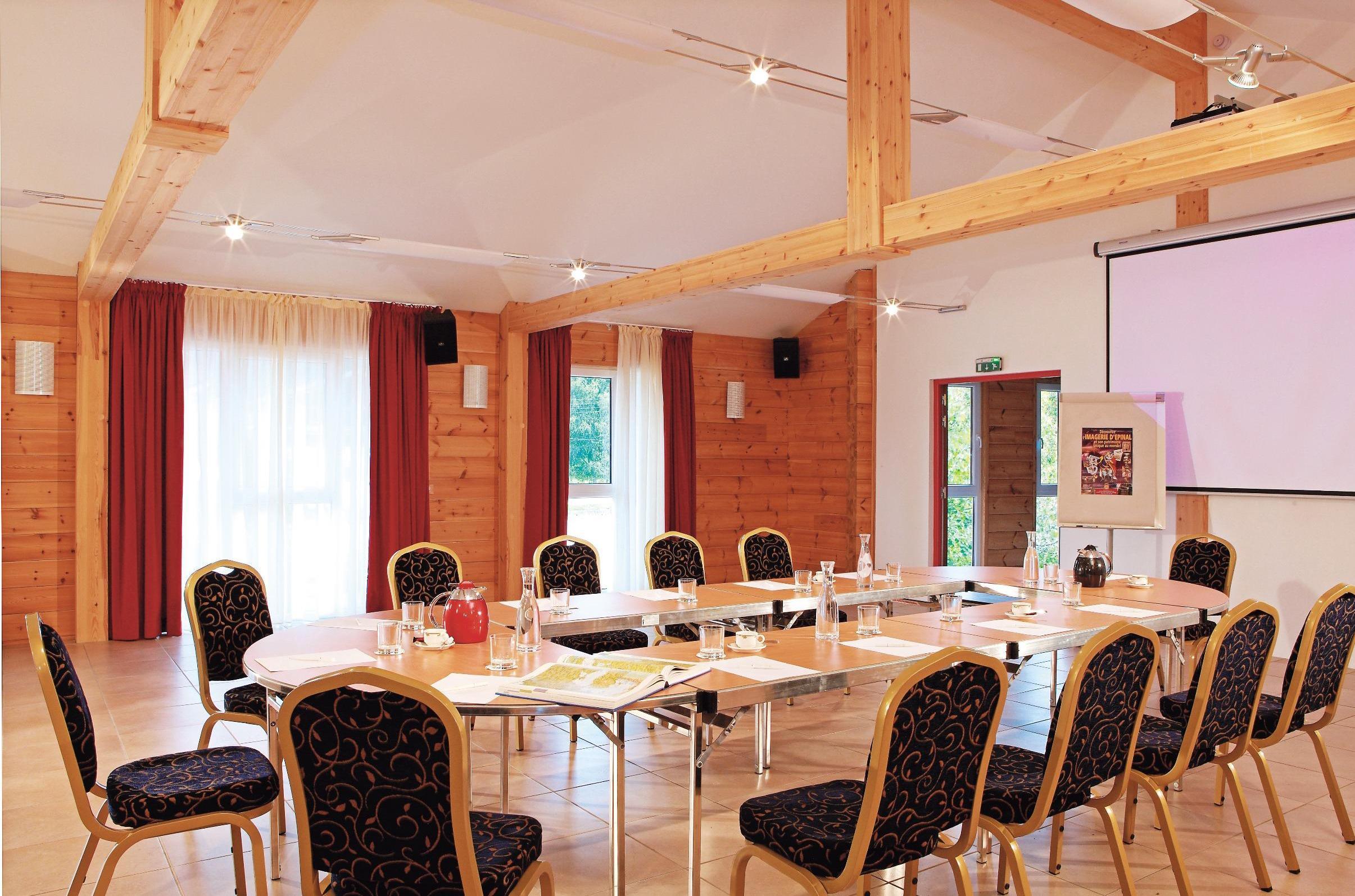 Logis Hotel & Restaurant Des Lacs Celles-sur-Plaine Exterior photo