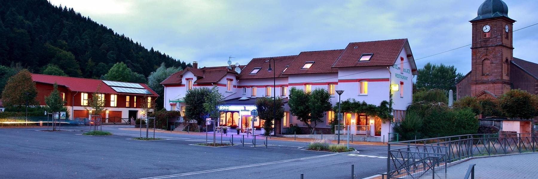 Logis Hotel & Restaurant Des Lacs Celles-sur-Plaine Exterior photo