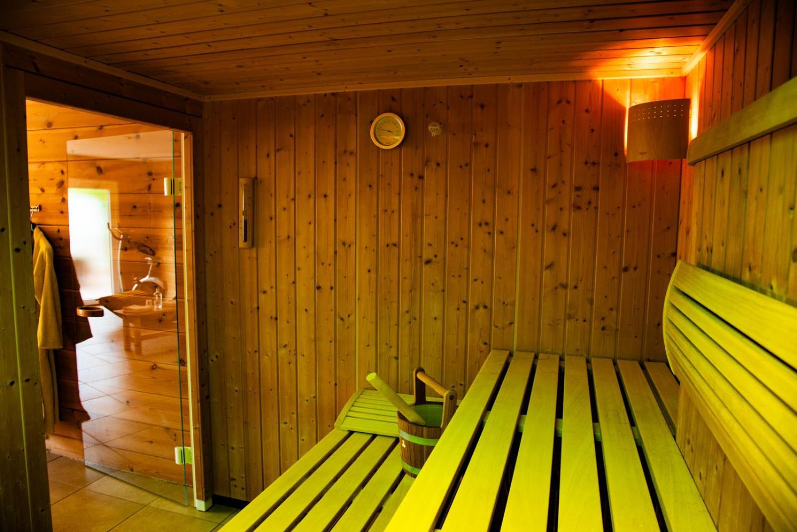 Logis Hotel & Restaurant Des Lacs Celles-sur-Plaine Exterior photo