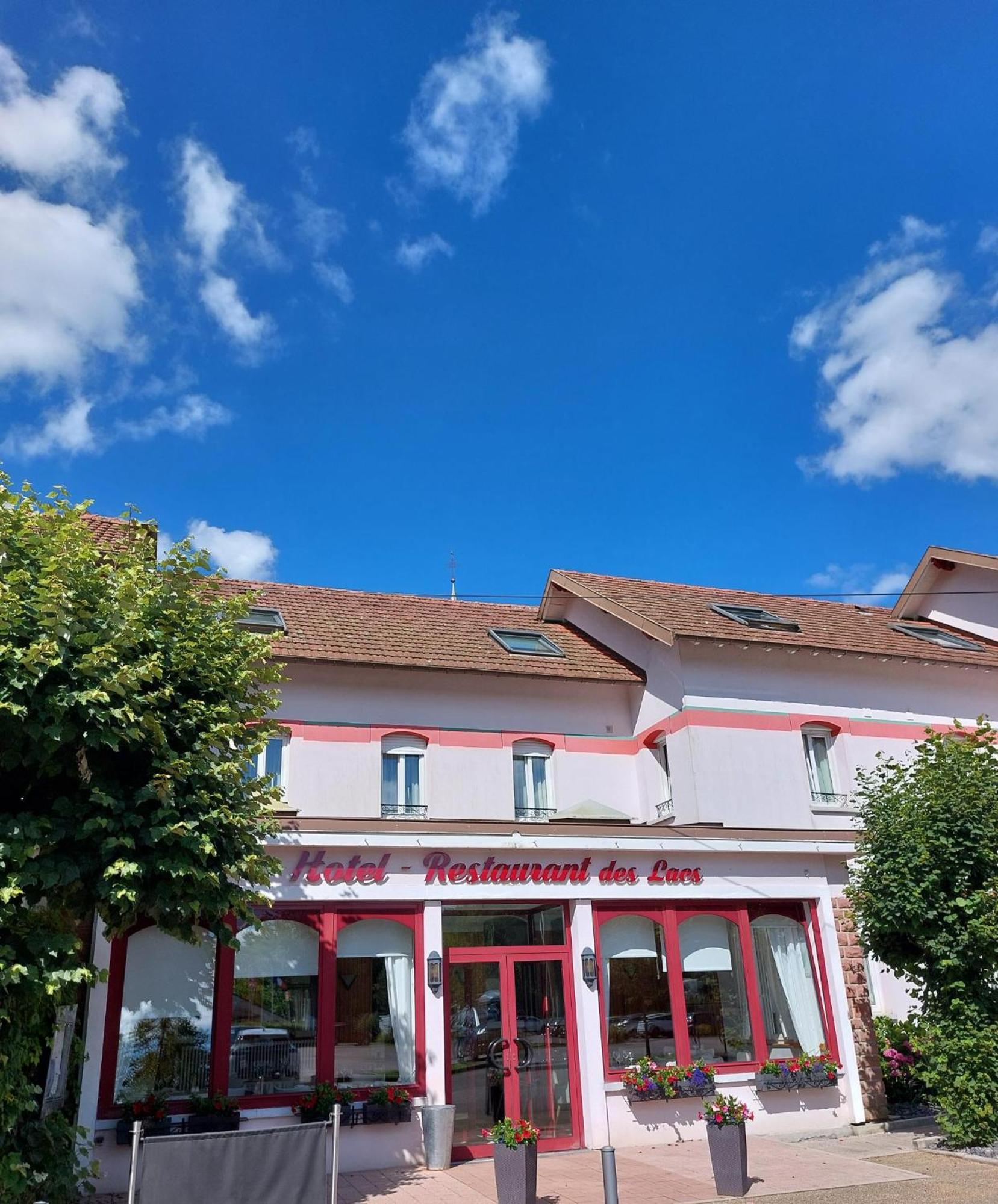 Logis Hotel & Restaurant Des Lacs Celles-sur-Plaine Exterior photo