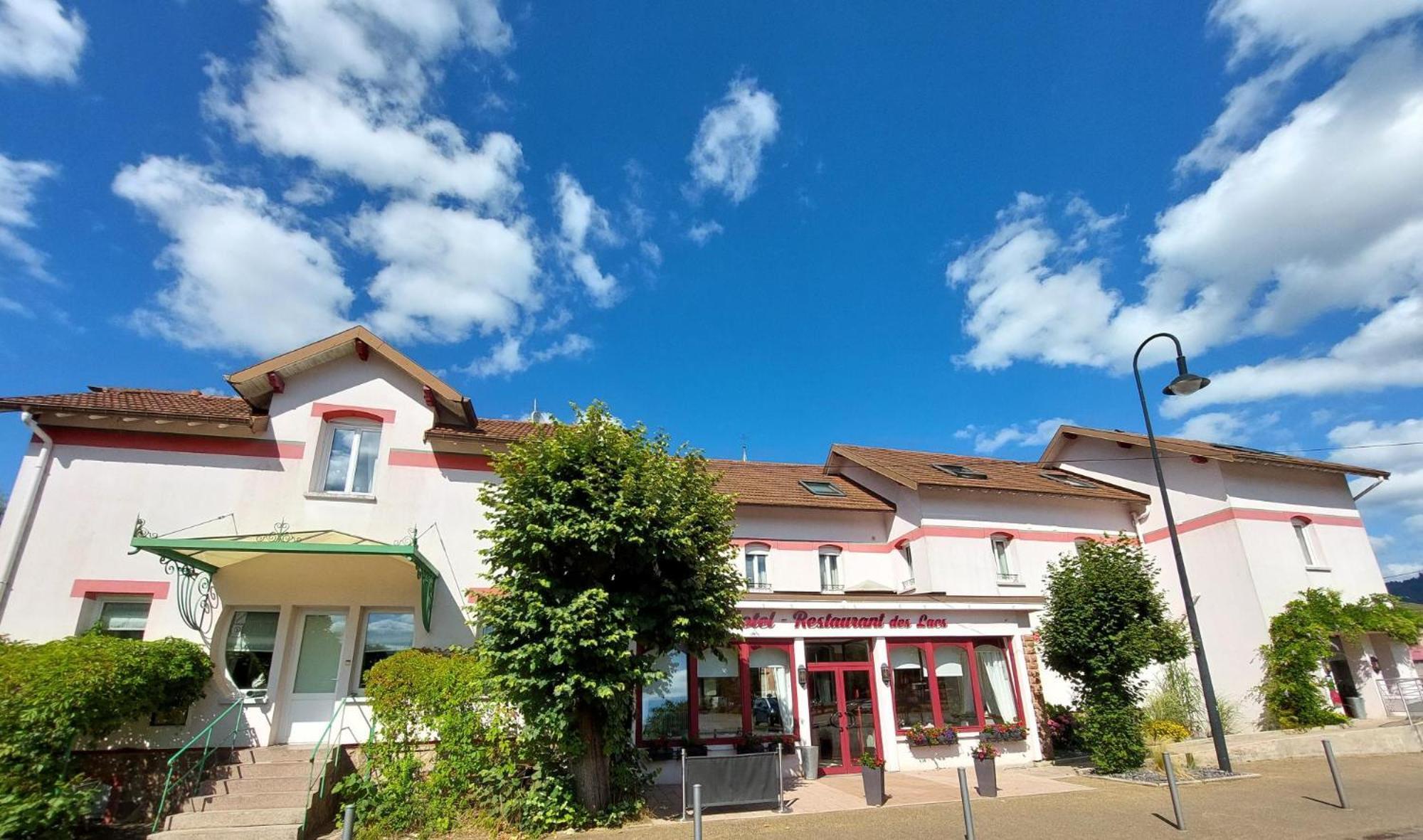 Logis Hotel & Restaurant Des Lacs Celles-sur-Plaine Exterior photo